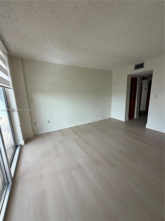 For Rent: $1,900 (1 beds, 1 baths, 604 Square Feet)