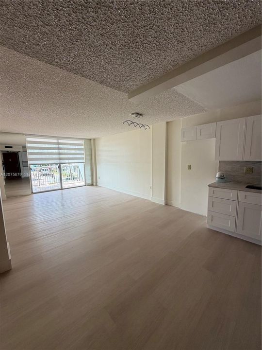 For Rent: $1,900 (1 beds, 1 baths, 604 Square Feet)