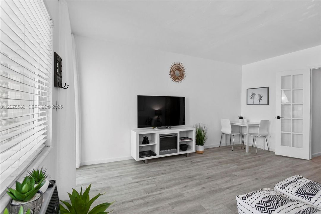 For Rent: $2,100 (0 beds, 1 baths, 470 Square Feet)
