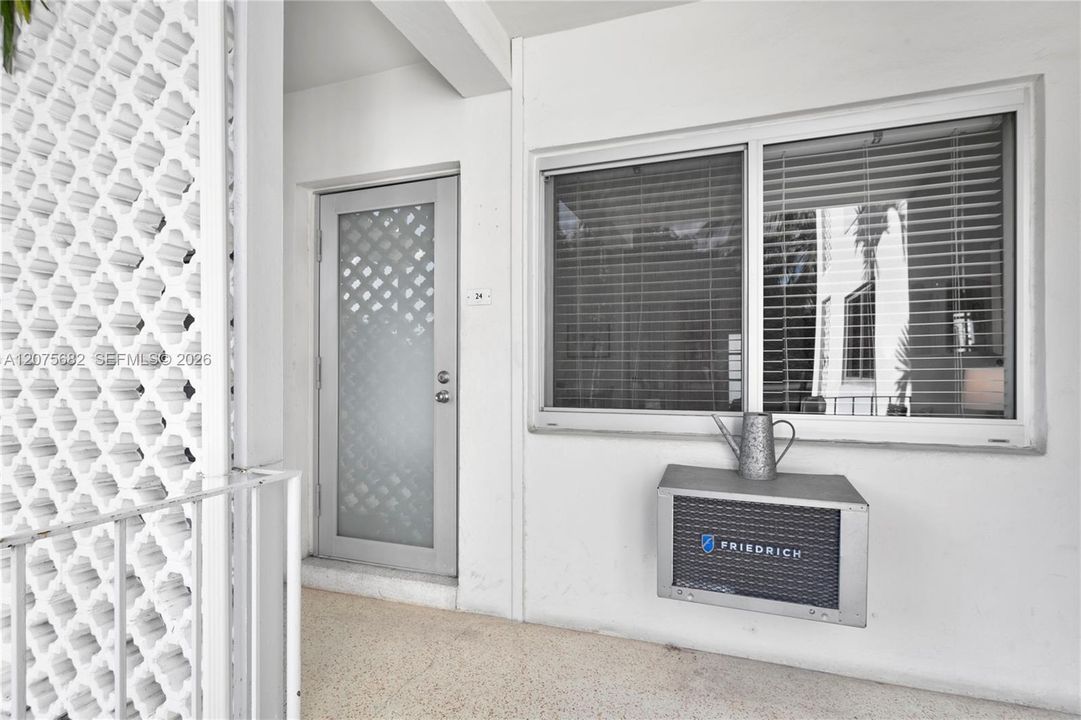 For Rent: $2,100 (0 beds, 1 baths, 470 Square Feet)