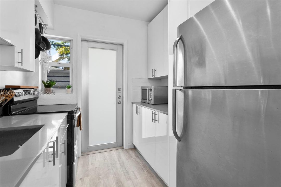 For Rent: $2,100 (0 beds, 1 baths, 470 Square Feet)