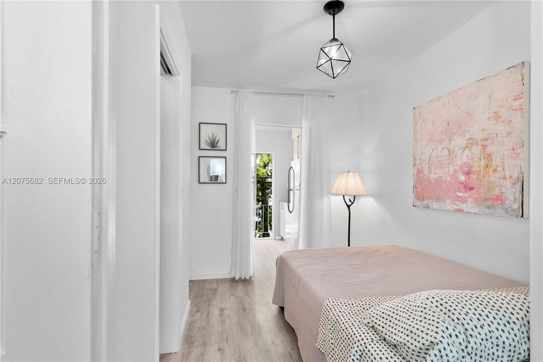 For Rent: $2,100 (0 beds, 1 baths, 470 Square Feet)