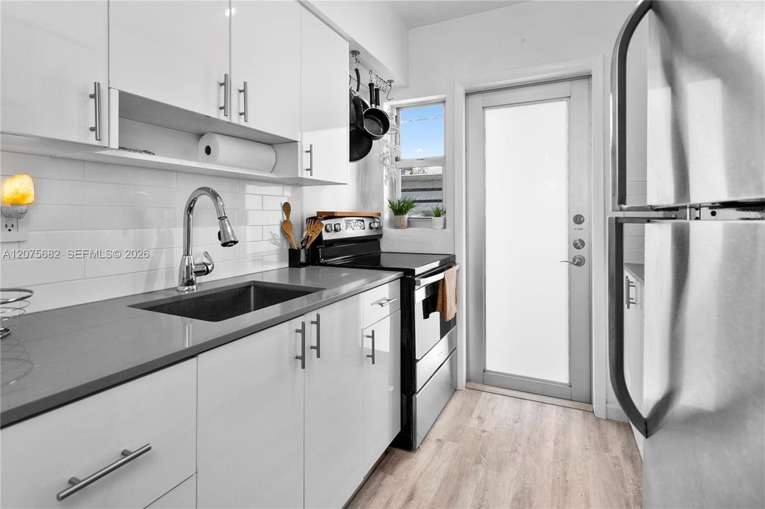 For Rent: $2,100 (0 beds, 1 baths, 470 Square Feet)