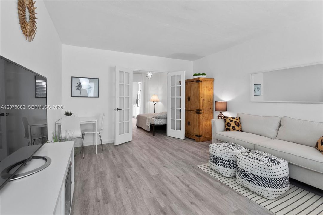 For Rent: $2,100 (0 beds, 1 baths, 470 Square Feet)