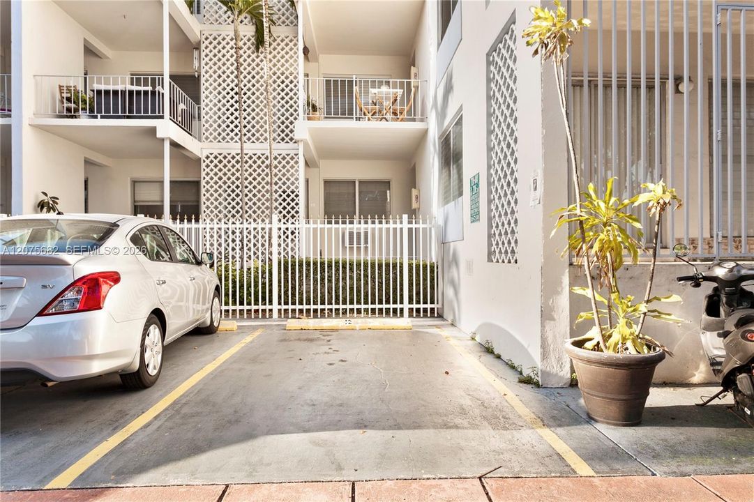 For Rent: $2,100 (0 beds, 1 baths, 470 Square Feet)
