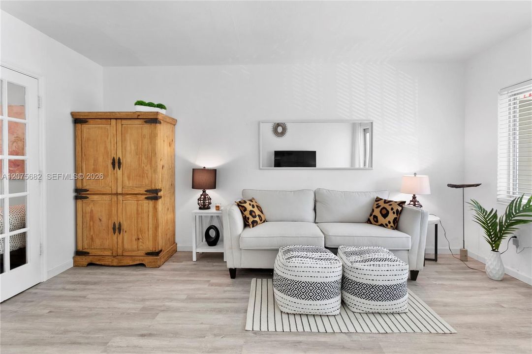 For Rent: $2,100 (0 beds, 1 baths, 470 Square Feet)