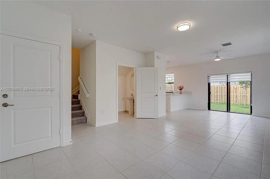 For Sale: $445,000 (3 beds, 2 baths, 1331 Square Feet)