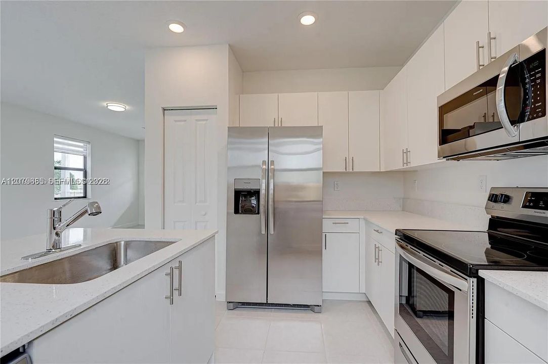 For Sale: $445,000 (3 beds, 2 baths, 1331 Square Feet)