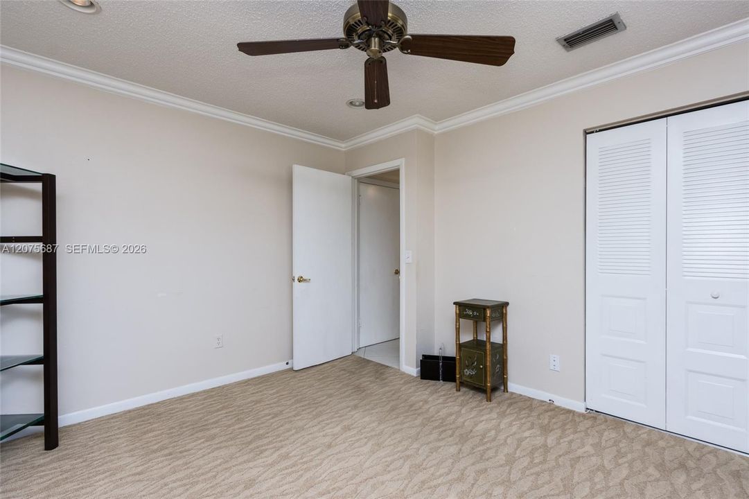 En Venta: $235,000 (2 camas, 2 baños, 1216 Pies cuadrados)