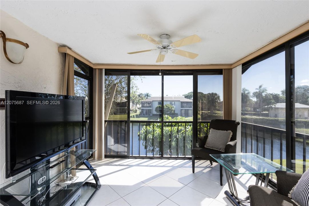En Venta: $235,000 (2 camas, 2 baños, 1216 Pies cuadrados)