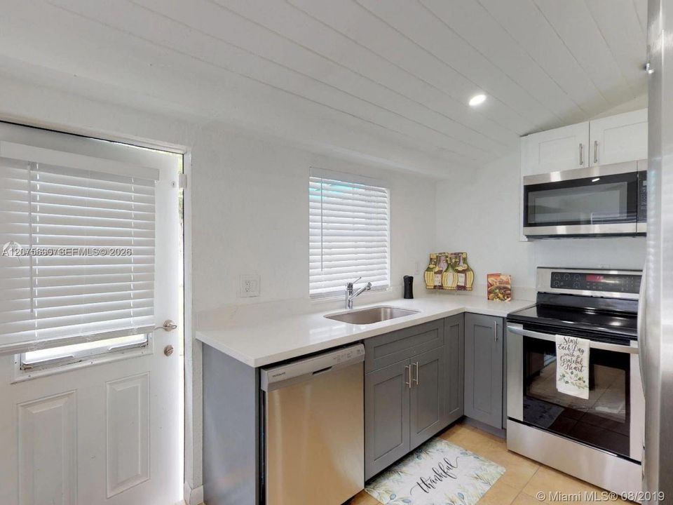 For Rent: $3,800 (3 beds, 2 baths, 2334 Square Feet)
