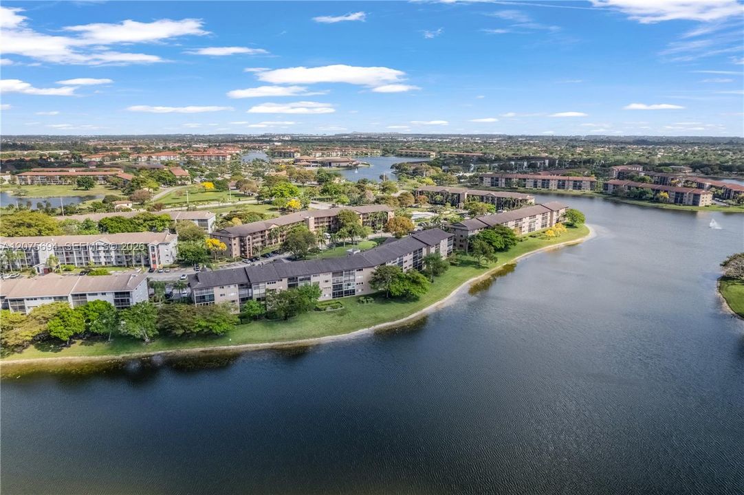 На продажу: $199,900 (2 спален, 2 ванн, 1364 Квадратных фут)