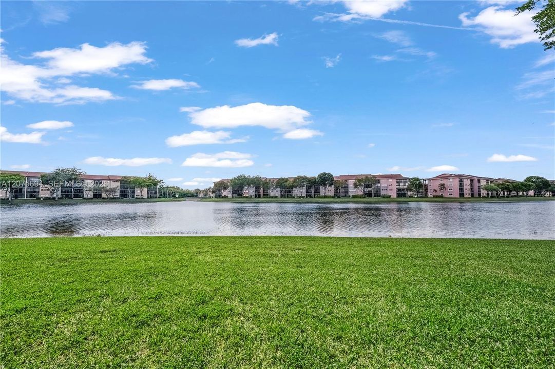 На продажу: $199,900 (2 спален, 2 ванн, 1364 Квадратных фут)