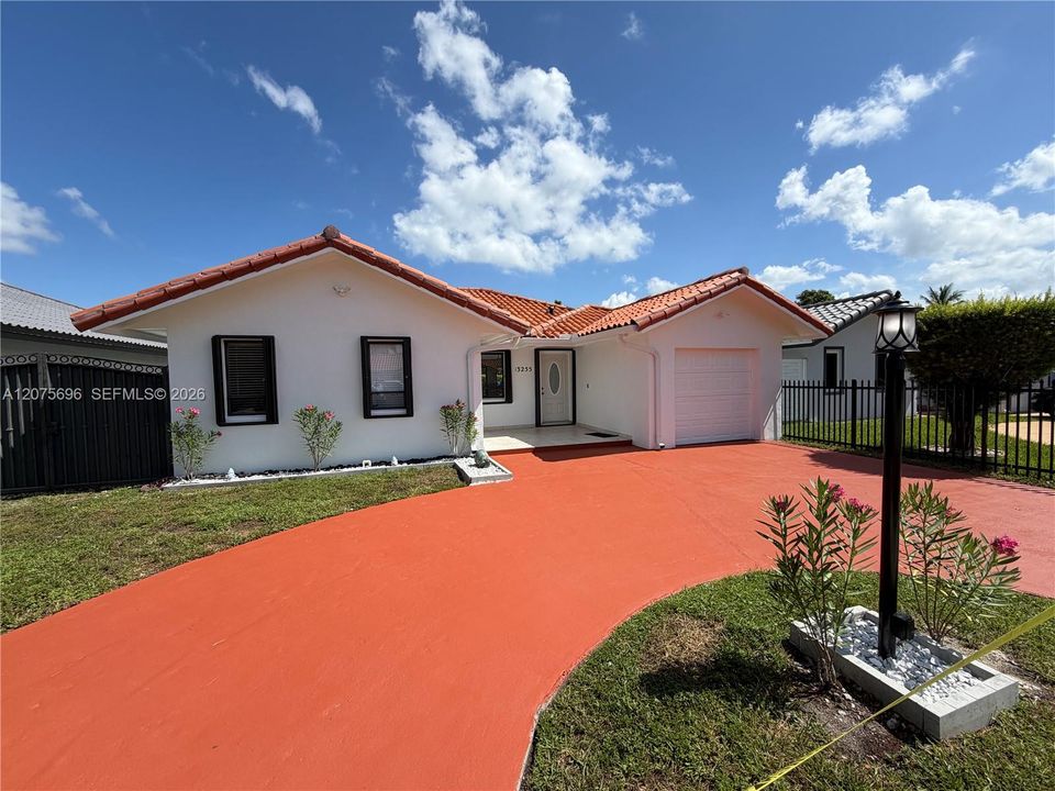 В аренду: $3,800 (3 спален, 2 ванн, 1786 Квадратных фут)
