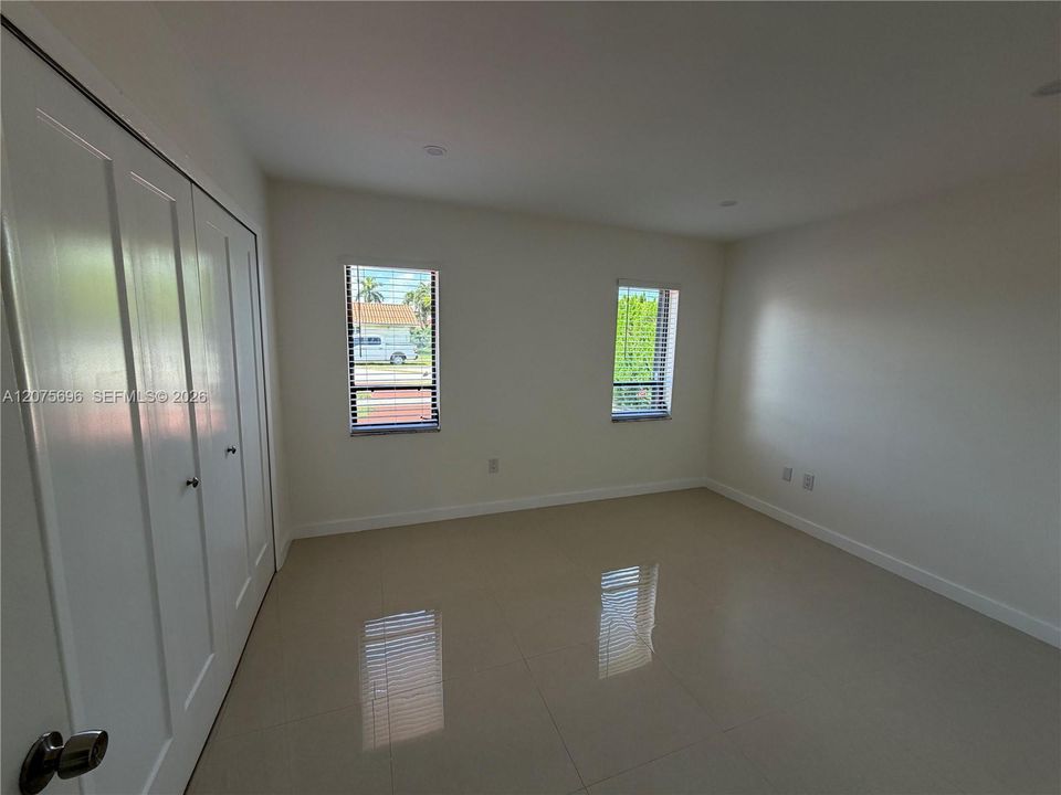 В аренду: $3,800 (3 спален, 2 ванн, 1786 Квадратных фут)