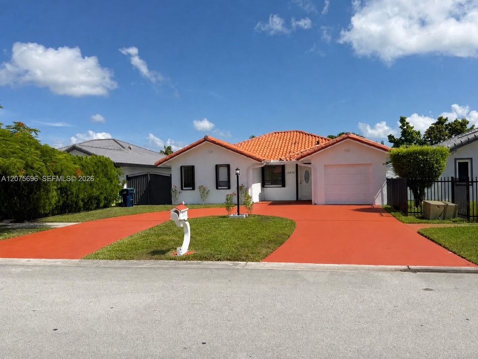 В аренду: $3,800 (3 спален, 2 ванн, 1786 Квадратных фут)