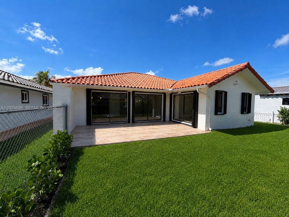 В аренду: $3,800 (3 спален, 2 ванн, 1786 Квадратных фут)