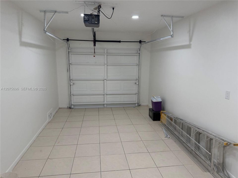 В аренду: $3,800 (3 спален, 2 ванн, 1786 Квадратных фут)