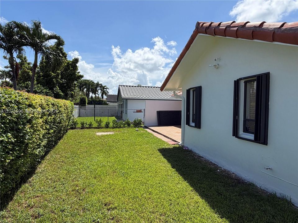 В аренду: $3,800 (3 спален, 2 ванн, 1786 Квадратных фут)