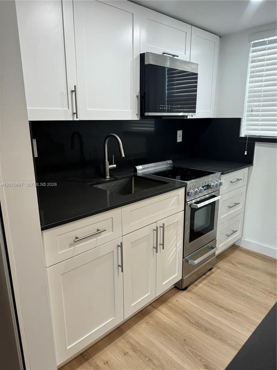 For Rent: $1,900 (1 beds, 1 baths, 5956 Square Feet)