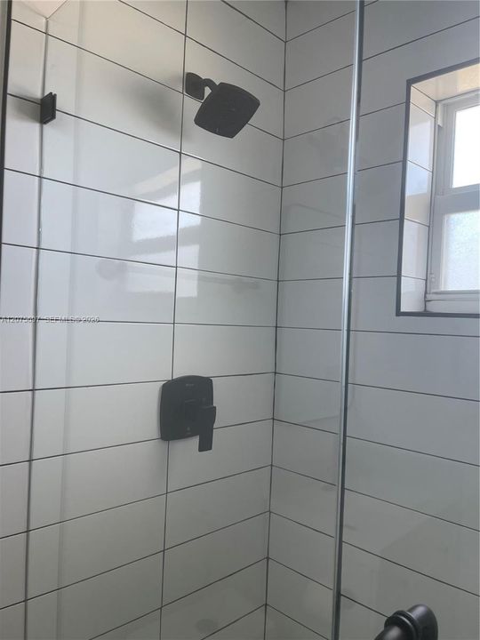 For Rent: $1,900 (1 beds, 1 baths, 5956 Square Feet)
