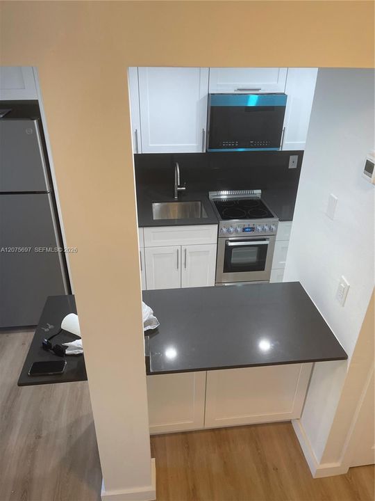 For Rent: $1,900 (1 beds, 1 baths, 5956 Square Feet)