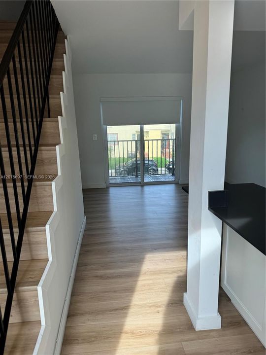 For Rent: $1,900 (1 beds, 1 baths, 5956 Square Feet)