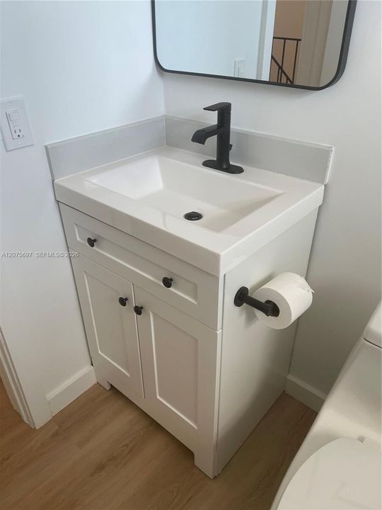 For Rent: $1,900 (1 beds, 1 baths, 5956 Square Feet)