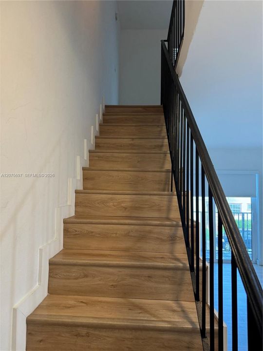For Rent: $1,900 (1 beds, 1 baths, 5956 Square Feet)
