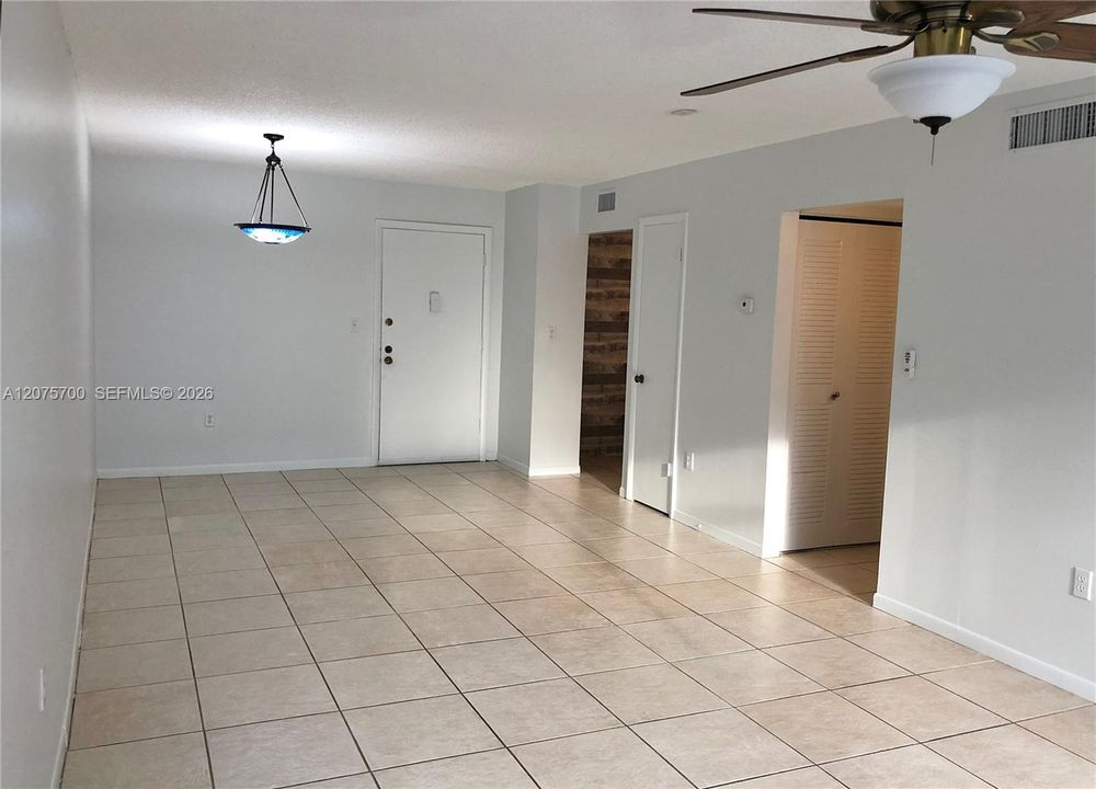 For Rent: $1,800 (1 beds, 1 baths, 672 Square Feet)