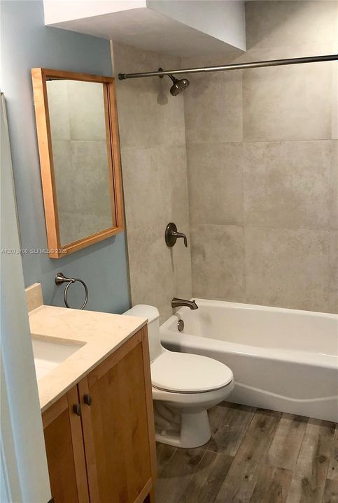 For Rent: $1,800 (1 beds, 1 baths, 672 Square Feet)