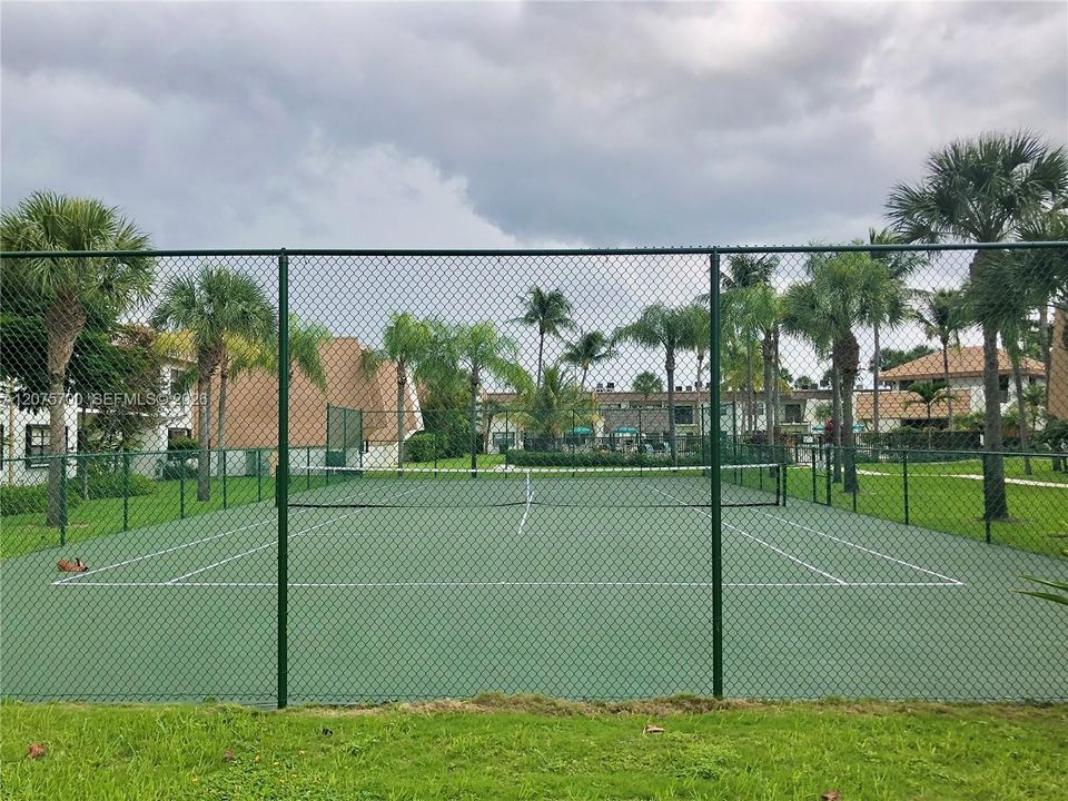 For Rent: $1,800 (1 beds, 1 baths, 672 Square Feet)