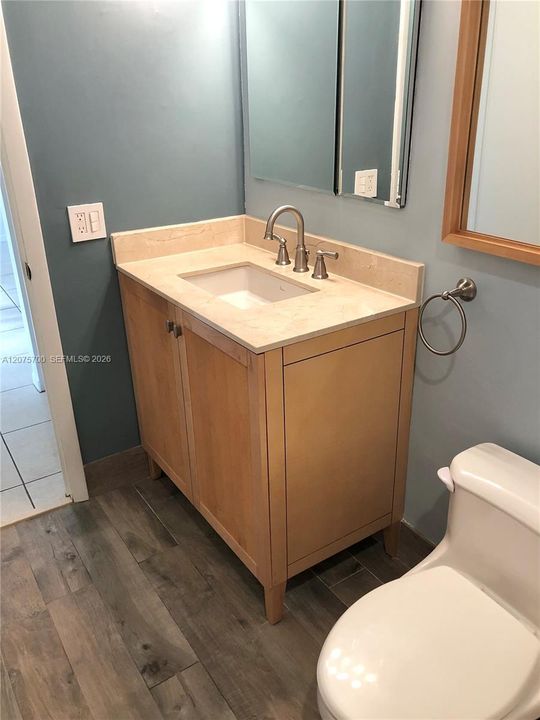 For Rent: $1,800 (1 beds, 1 baths, 672 Square Feet)