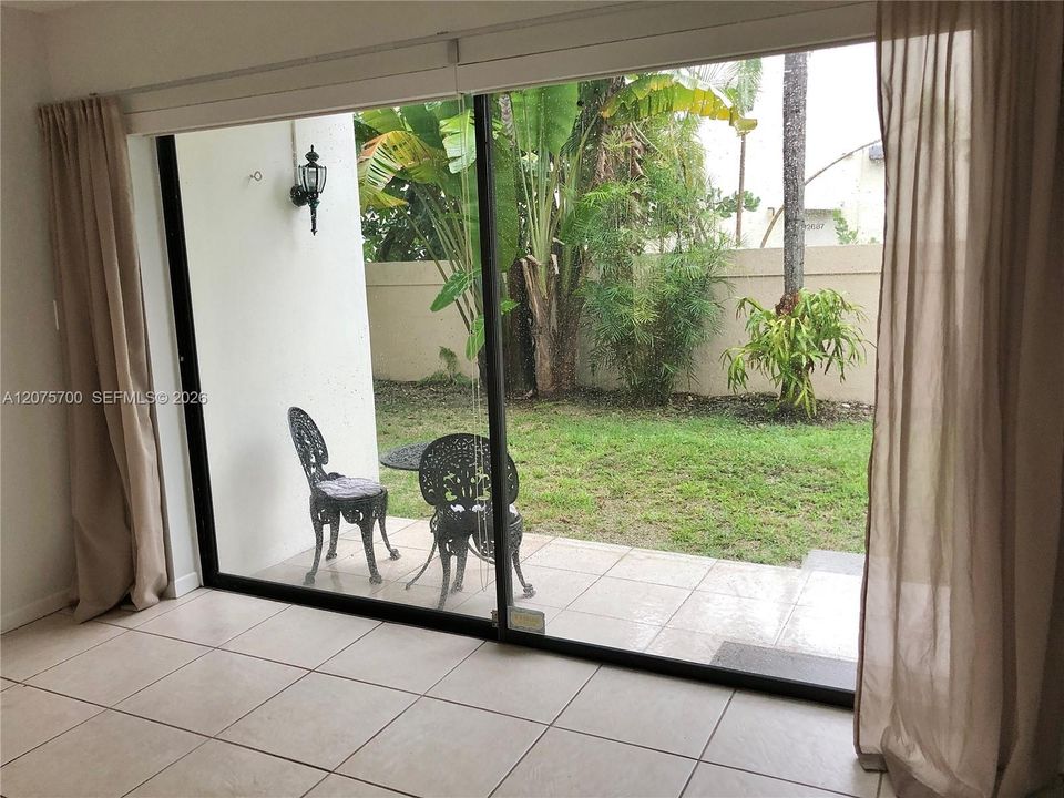 For Rent: $1,800 (1 beds, 1 baths, 672 Square Feet)