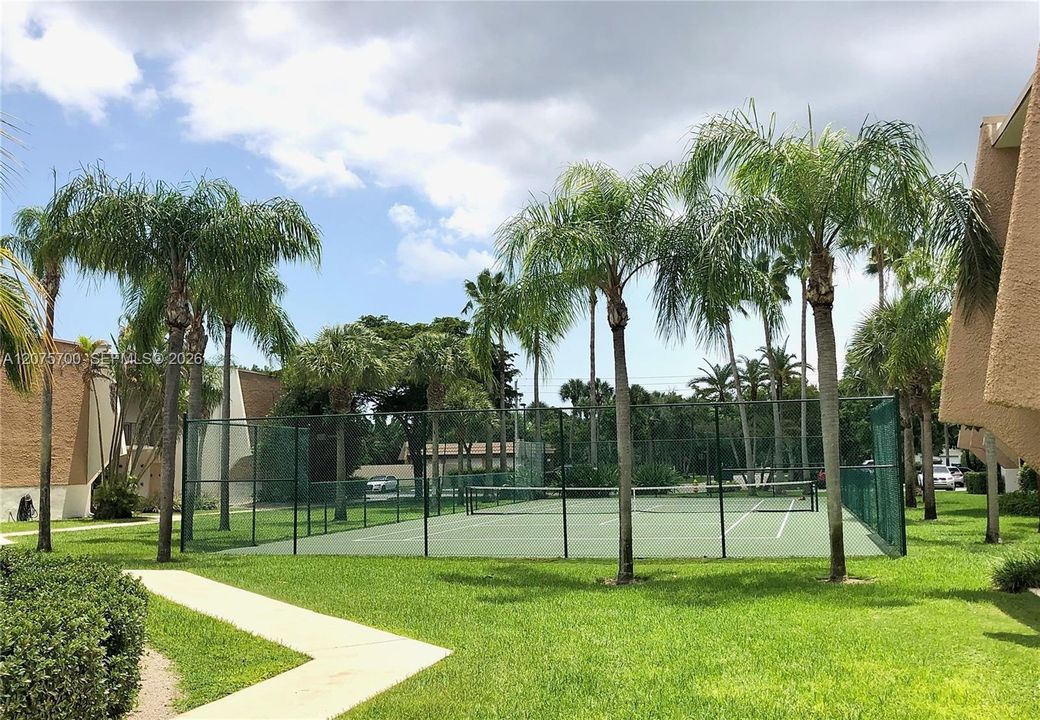 For Rent: $1,800 (1 beds, 1 baths, 672 Square Feet)
