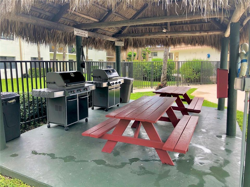 For Rent: $1,800 (1 beds, 1 baths, 672 Square Feet)