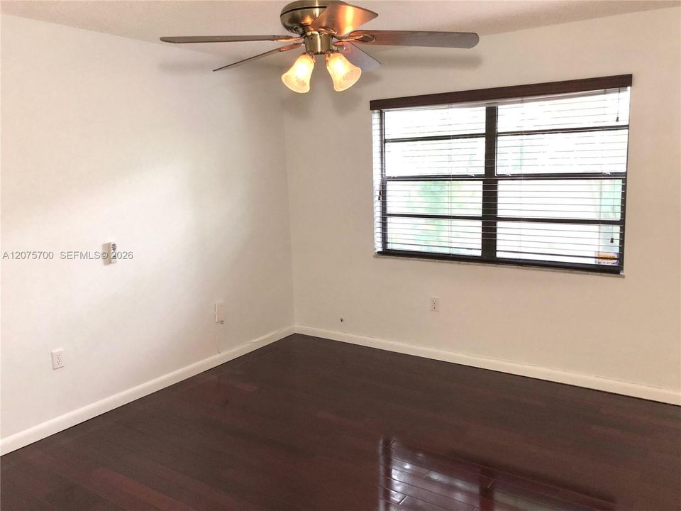 For Rent: $1,800 (1 beds, 1 baths, 672 Square Feet)