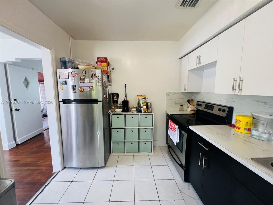 For Rent: $2,700 (3 beds, 1 baths, 1350 Square Feet)