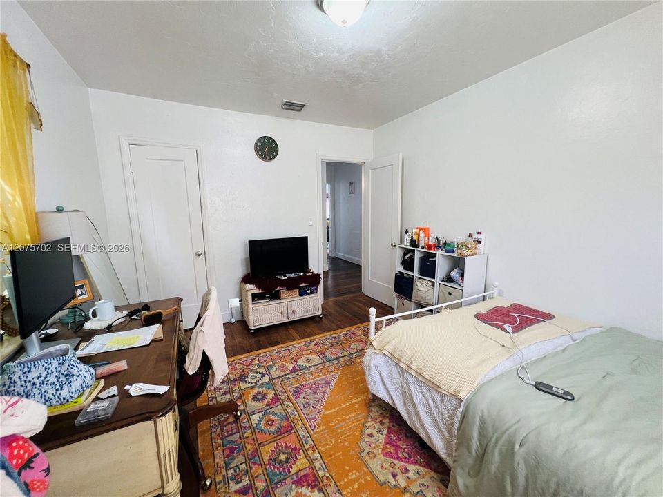 For Rent: $2,700 (3 beds, 1 baths, 1350 Square Feet)