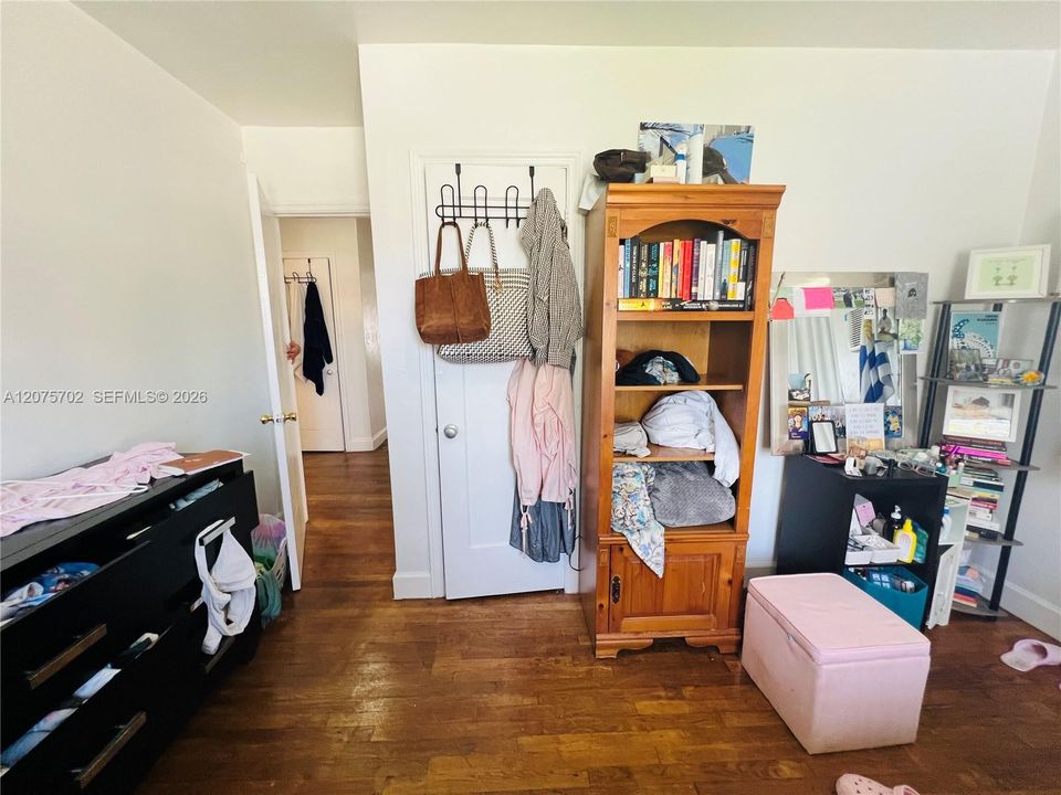 For Rent: $2,700 (3 beds, 1 baths, 1350 Square Feet)