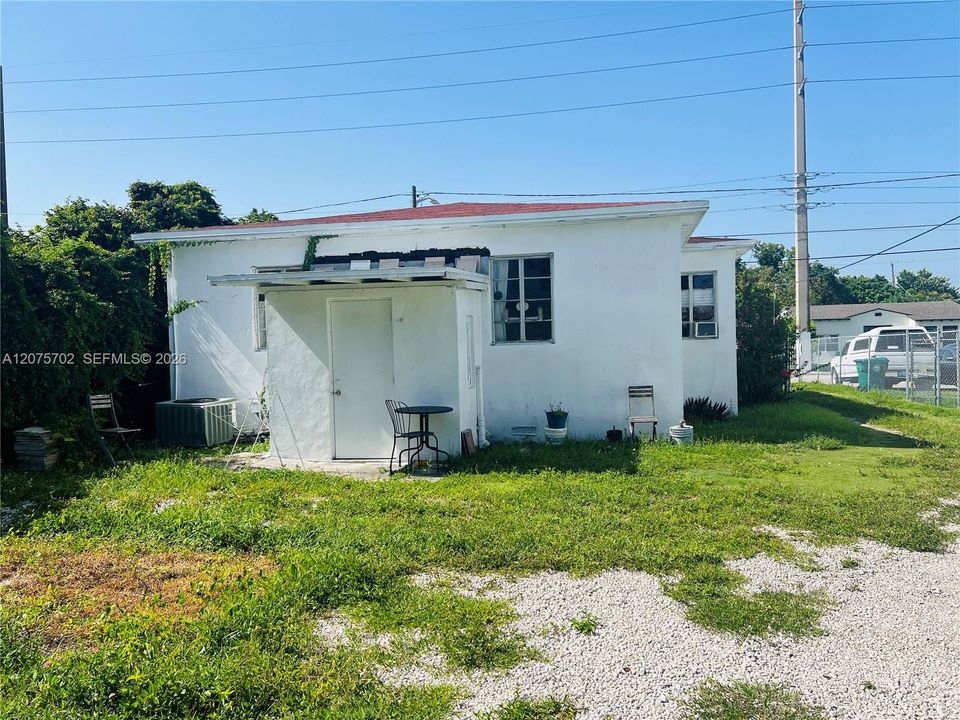 For Rent: $2,700 (3 beds, 1 baths, 1350 Square Feet)
