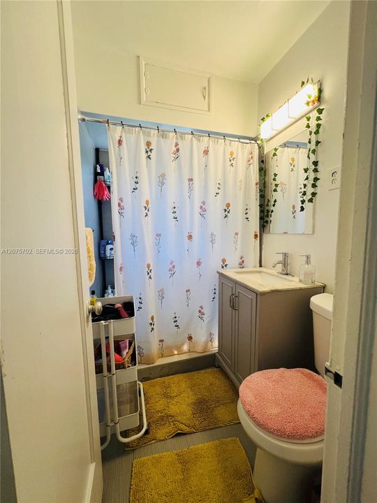 For Rent: $2,700 (3 beds, 1 baths, 1350 Square Feet)