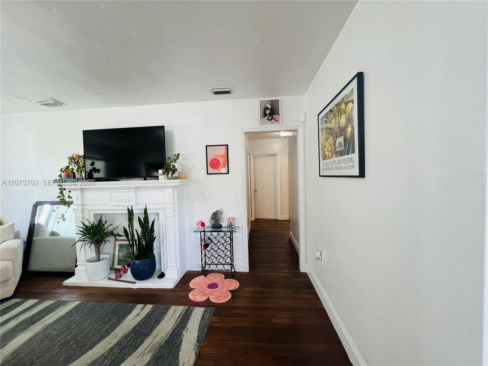 For Rent: $2,700 (3 beds, 1 baths, 1350 Square Feet)