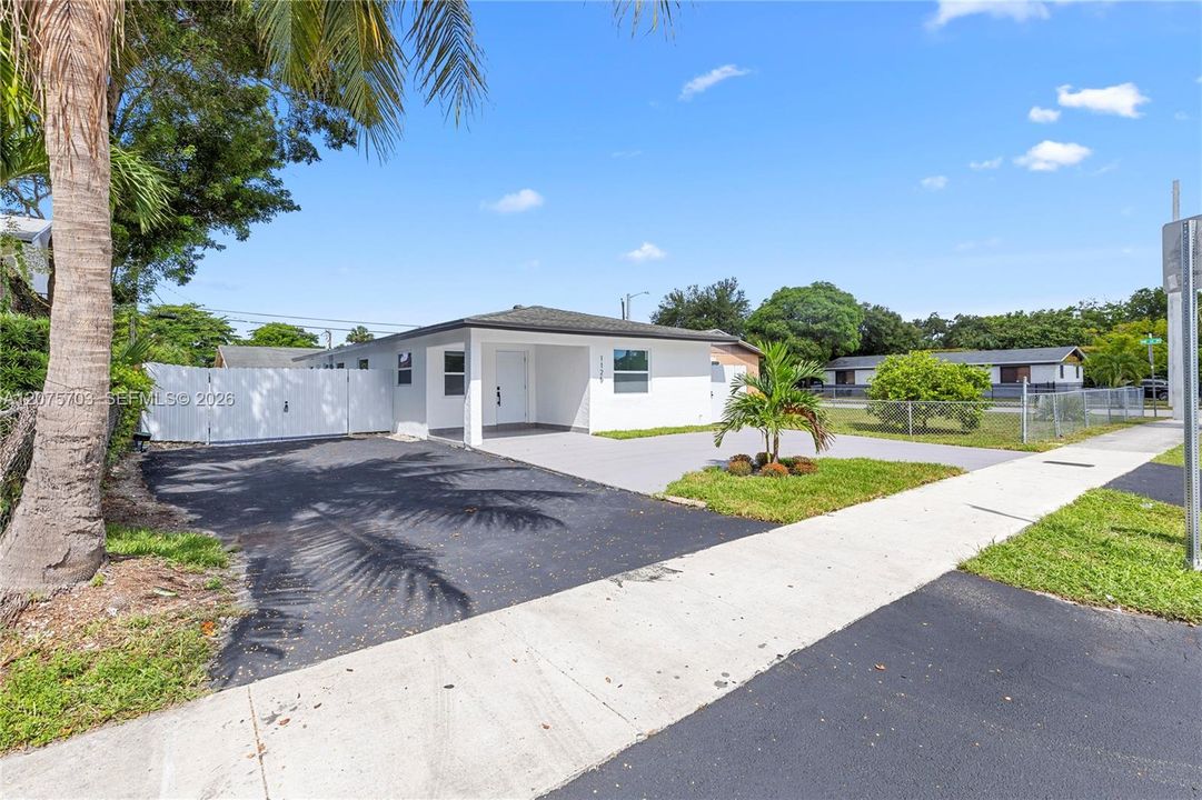 For Sale: $549,000 (4 beds, 3 baths, 1410 Square Feet)