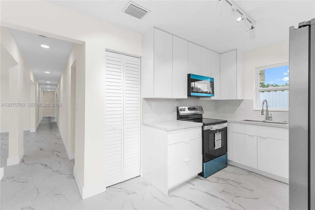 For Sale: $549,000 (4 beds, 3 baths, 1410 Square Feet)