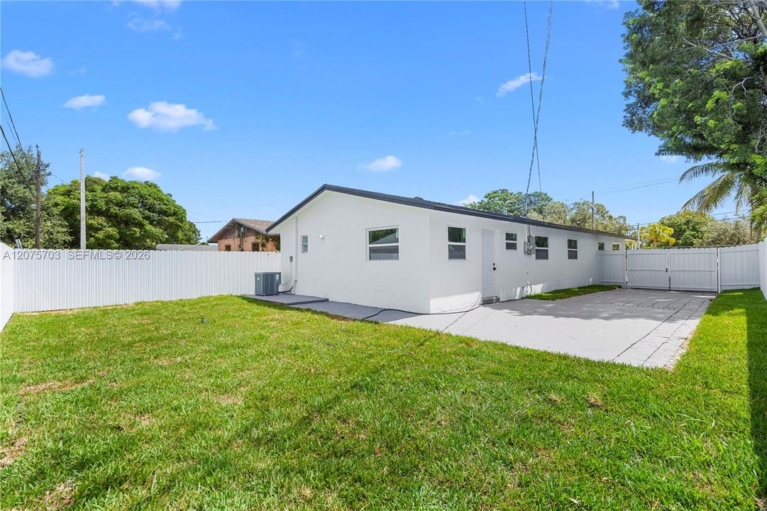 For Sale: $549,000 (4 beds, 3 baths, 1410 Square Feet)