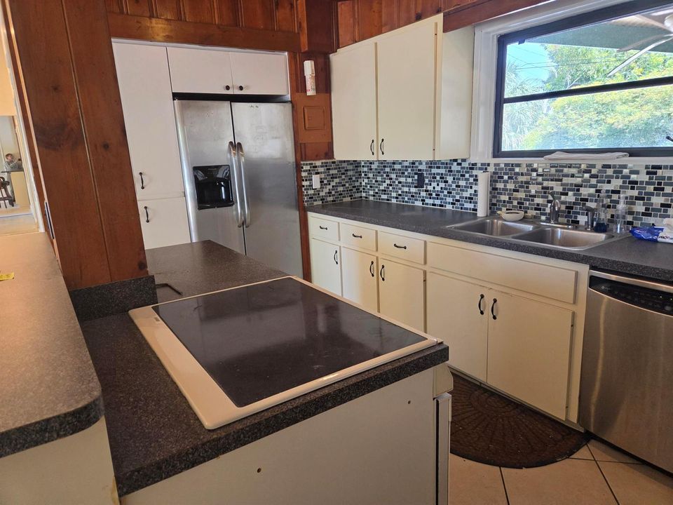 704-kitchen1