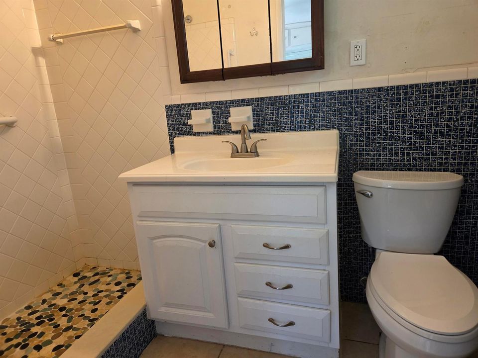 704-Unit3Bath