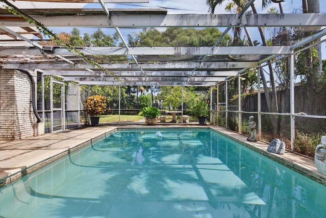 Screened Swimming Pool