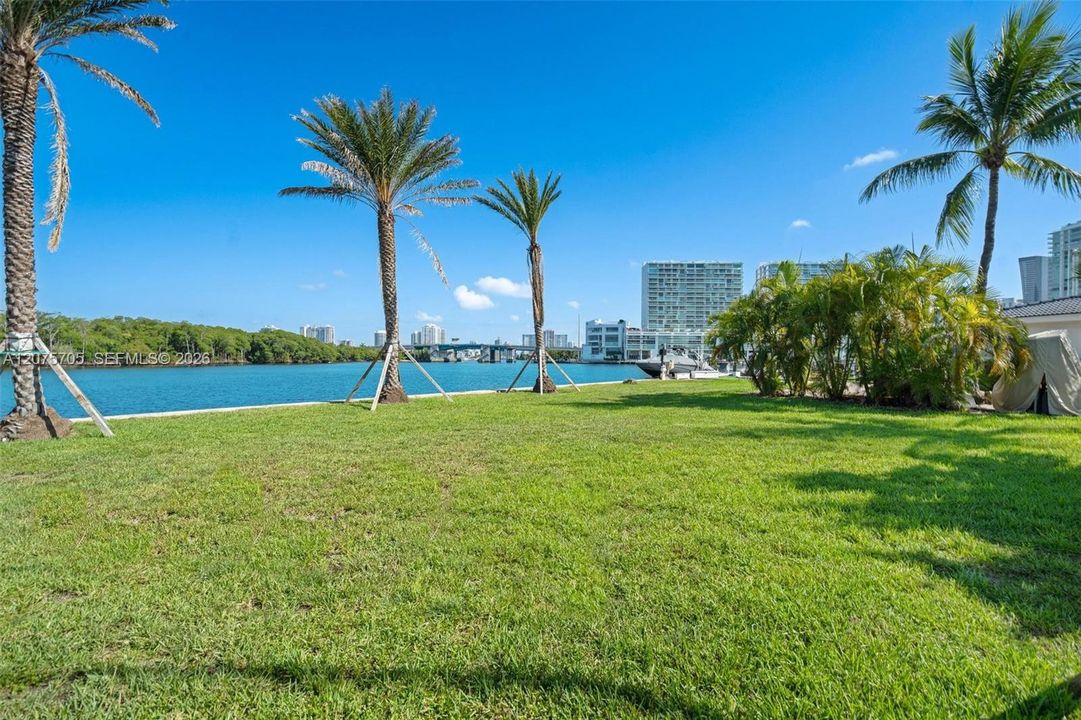 For Sale: $11,999,000 (4 beds, 3 baths, 2426 Square Feet)